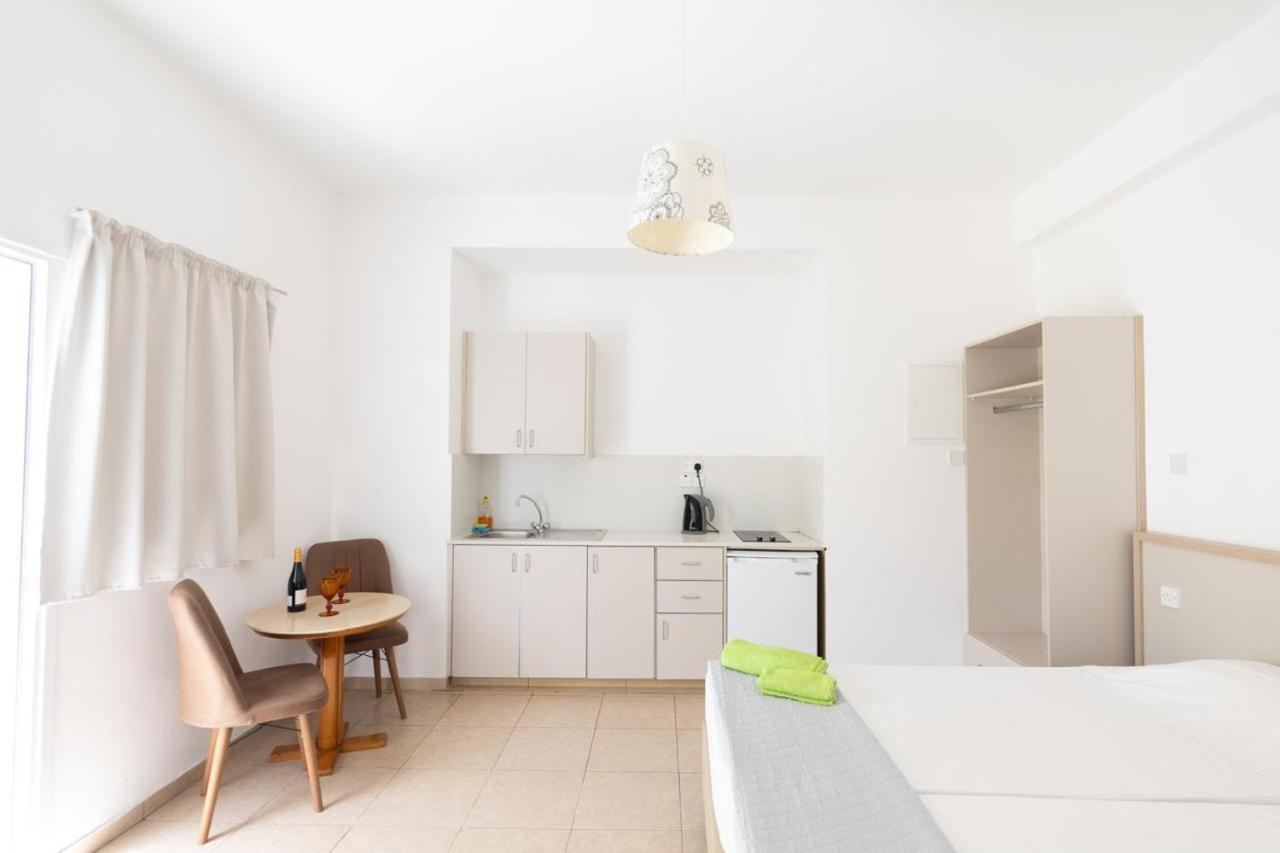Christothea Apartments Agia Napa Zimmer foto